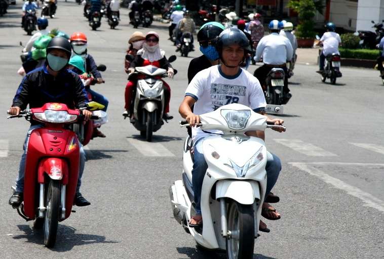 In Saigon alleen al wordt het aantal scooters op meer dan 5 miljoen geschat!