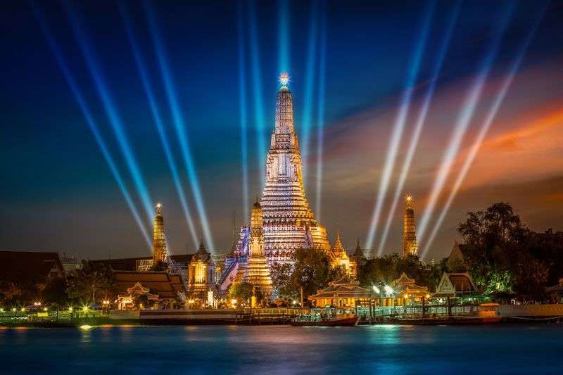 De wereldstad Bangkok in de avond<br>
