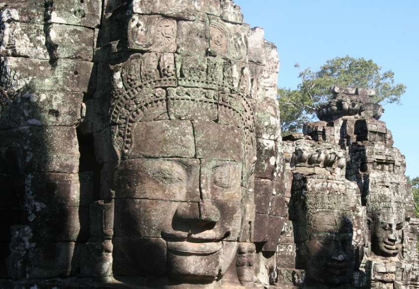 De lachende beelden van de Bayon tempel