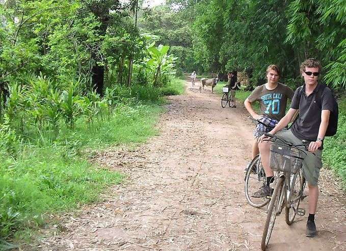 De fiets, ook in Cambodja het ideale vervoersmiddel