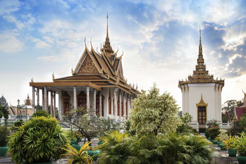 Het koninklijk paleis is gebouwd in traditionele Khmer stijl<br>