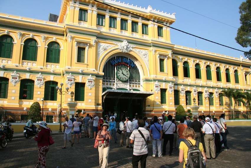 Het enorme 'Franse' postkantoor in het centrum van Ho Chi Minh city (Saigon)