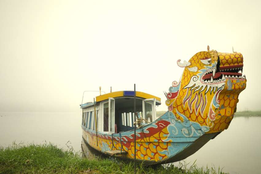 Met de drakenboot kan je naar de Thien Mu Pagode varen<br>