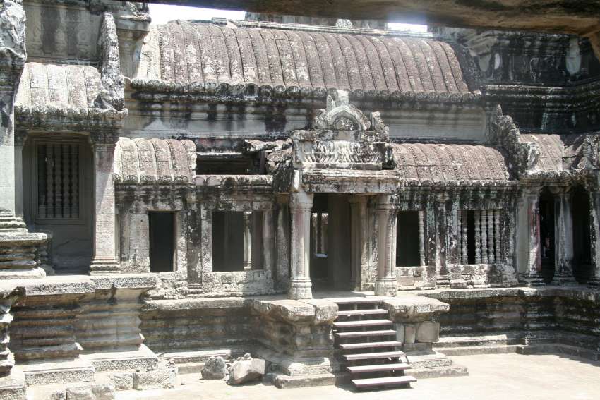In het uitgestrekte Angkor Wat struikel je over de mooie oude tempels