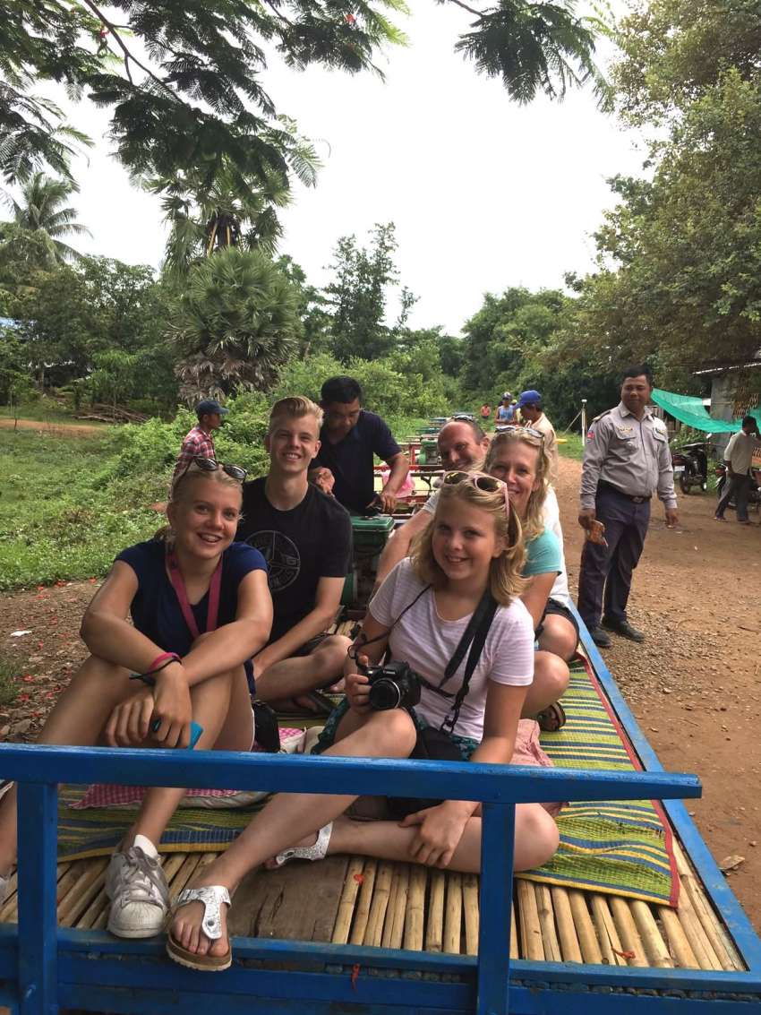 Op de bamboetrein bij Battambang<br>